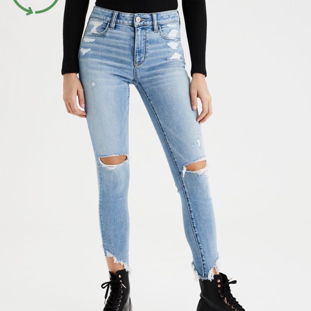 NEW American Eagle Cropped Distressed Jeans!!